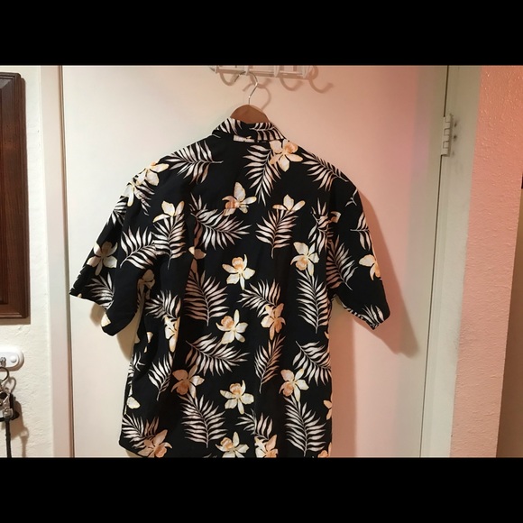 Beautiful Aloha Shirt Black w Yellow Orchids - Picture 6 of 7
